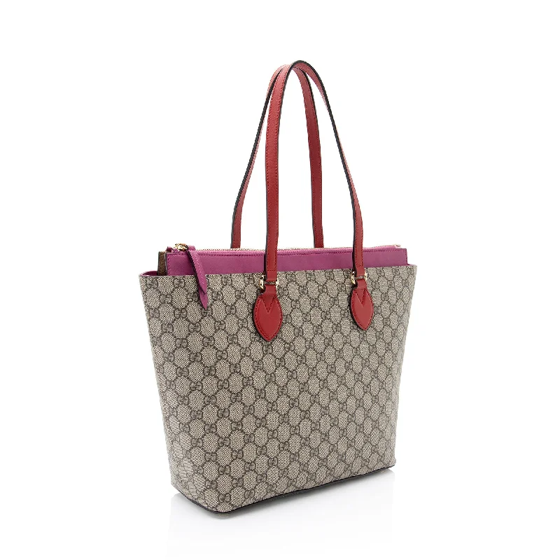 Women Gucci tote bags in GG Supreme canvas for a branded feelGucci GG Supreme Zip Tote (Ju2UrI)