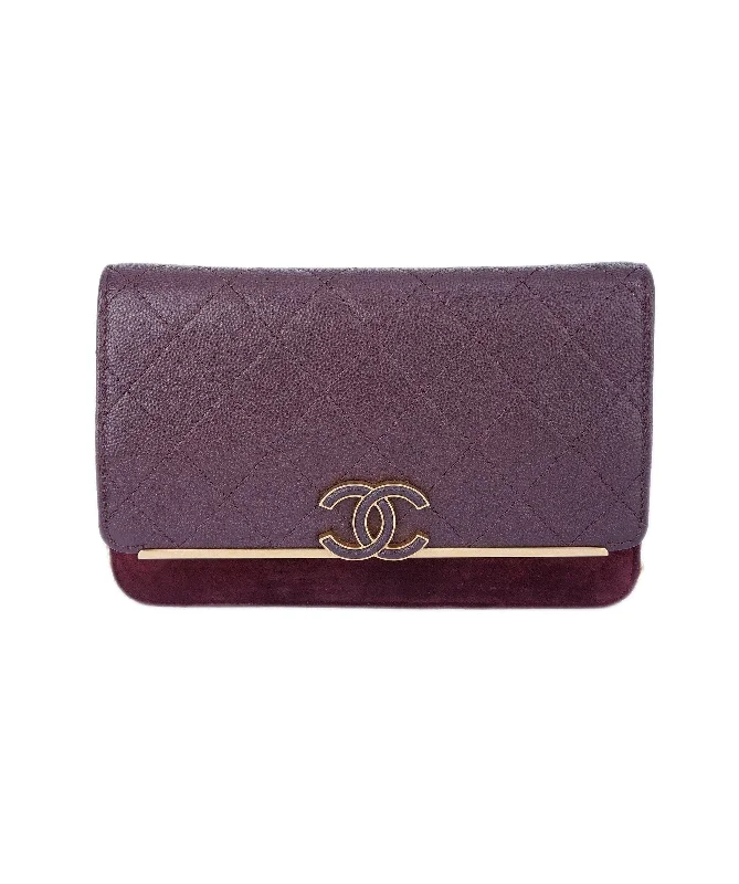 Chanel Medium Tote Bag for Office LadiesChanel Burgundy CC Suede Crossbody  ALL0869