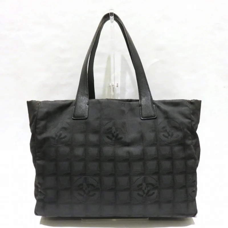 Chanel Quilted Leather Shoulder Bag for FashionistasCHANEL New Travel MM A15591 Bag Tote Ladies