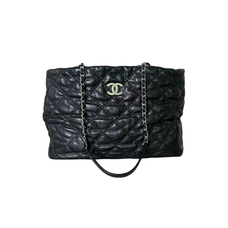 Chanel Chain Strap Handbag for Everyday UseLove Me Tender Tote Large Calfskin Black SHW