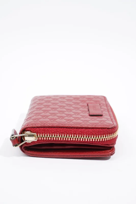 Women Gucci bags with a zippered interior pocketGucci Bi Fold Wallet Red Leather