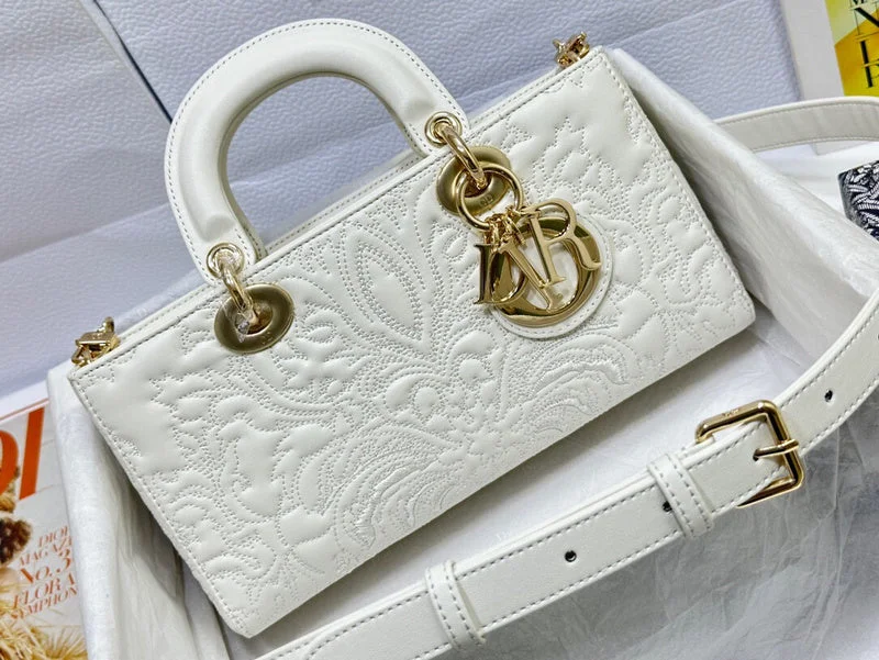 Christian Dior bags with a detachable coin purse insideDior Bag