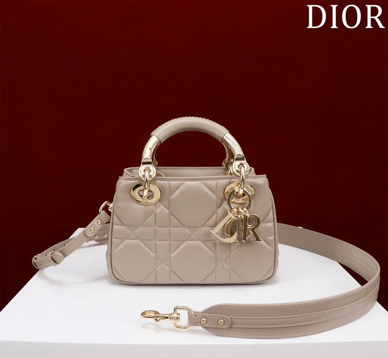 Christian Dior Saddle bags with a distressed leather finishmakbags - Dior Bags - 1022