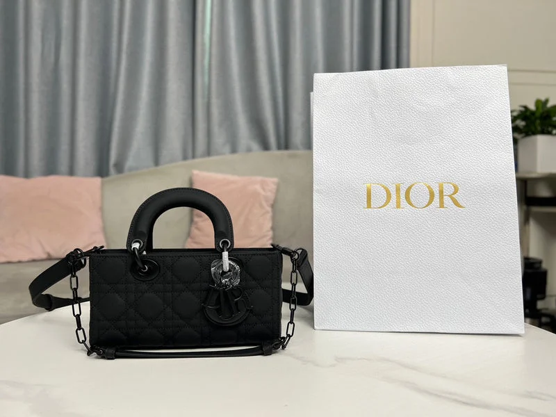 Christian Dior Saddle bags with a distressed leather finishmakbags - Dior Bags - 312